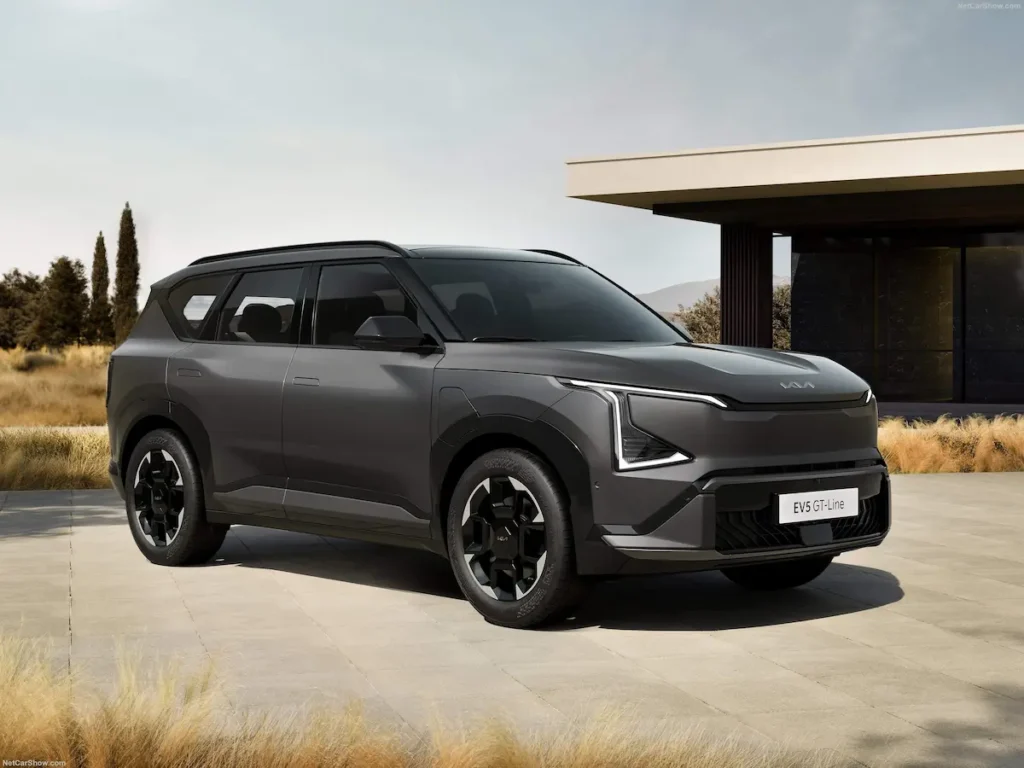Kia-EV5-2026-Front_Three-Quarter